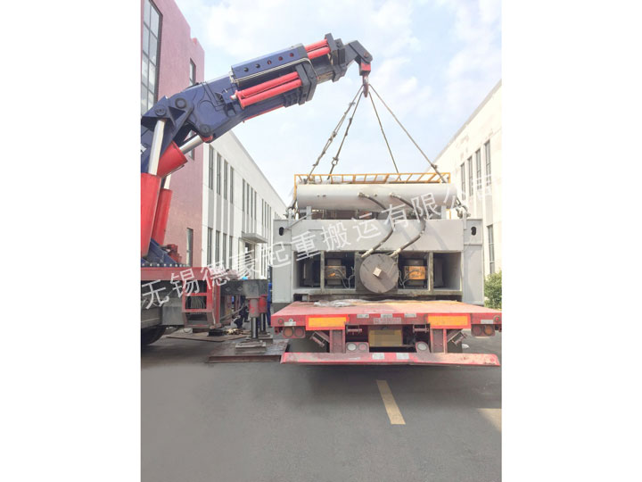 雙杰4000噸壓機吊裝現場(chǎng)